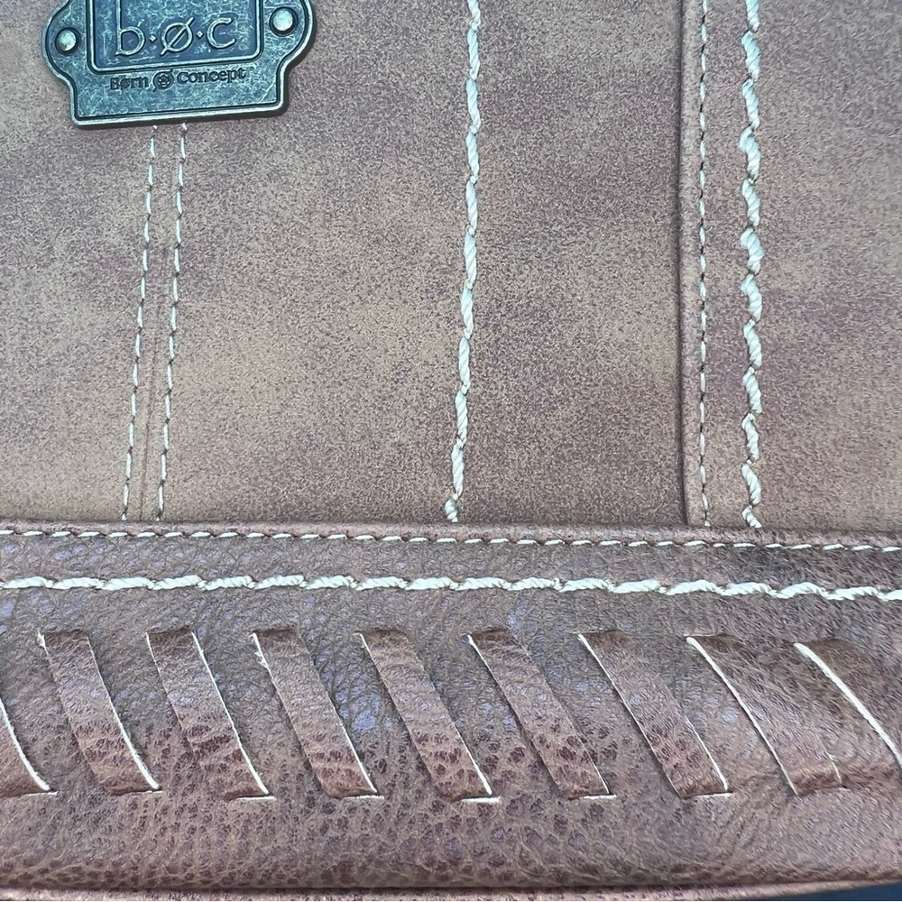 Boc crossbody bag with detailed Chunky Top stitching - Picture 4 of 7